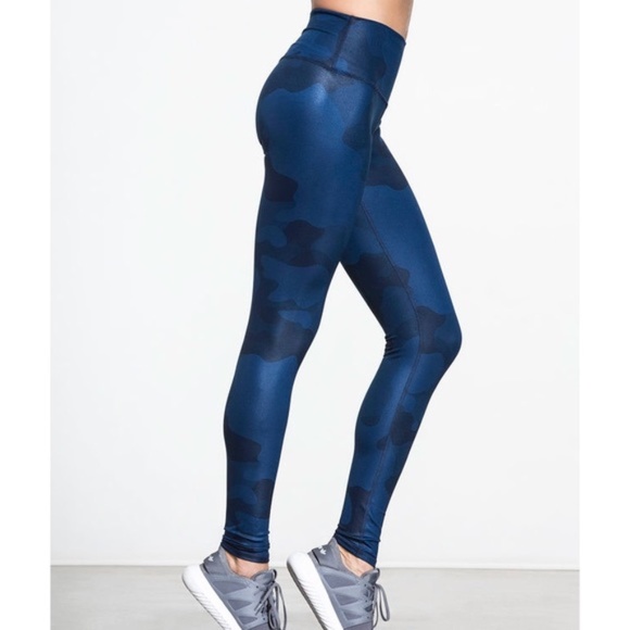 ALO Yoga Navy Blue Camo Airbrush Legging High Rise - Picture 4 of 16
